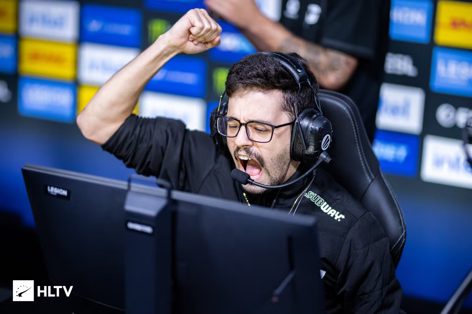 电竞巅峰对决：卓威高校对抗赛Aqua战队VS Tp1战队年度总决赛冠军战-JJB电竞